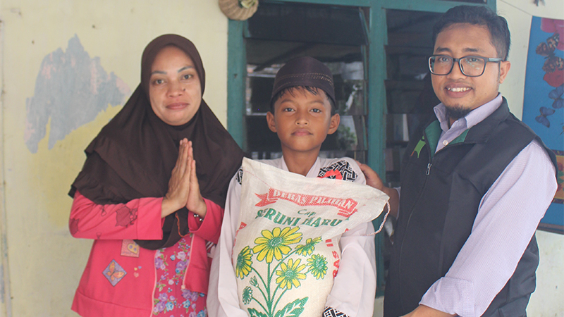 LAZ Ulil Albab Salurkan Beras untuk Mustahik, Ringankan Beban Pejuang Nafkah